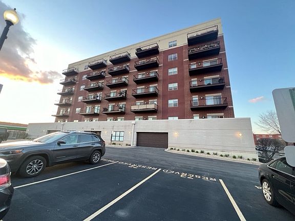 2nd image of 1650 Riverwoods Dr Unit 203