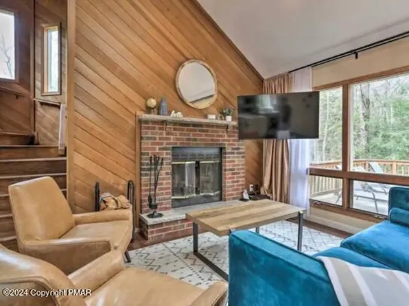 525 Cayuga Dr, Tobyhanna, PA 18466