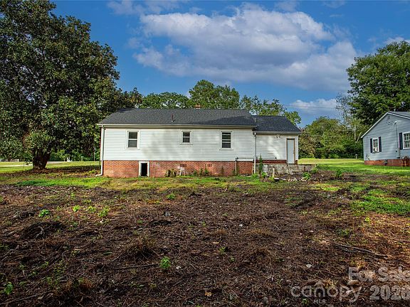 3rd image of 290 Airport Rd