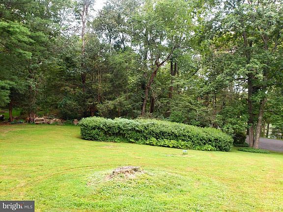 5th image of 987 Millwood Rd