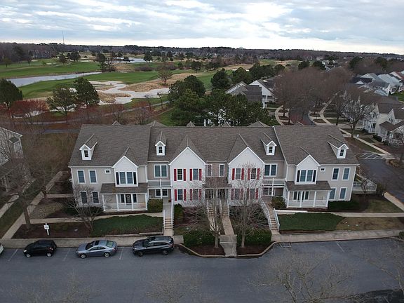 4th image of 1 Clubhouse Dr Unit E