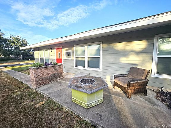 4th image of 243 EASTLEY DR
