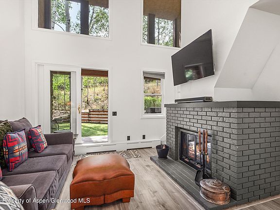 2nd image of 425 Wood Rd #6