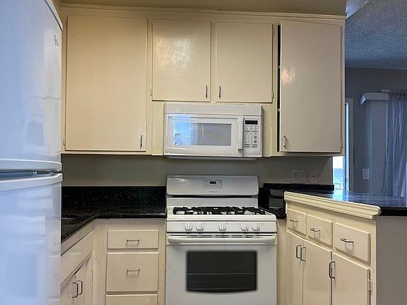 4th image of 11836 Venice Blvd #8