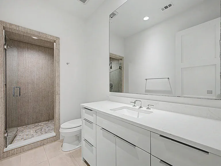 4th Bedroom Bath