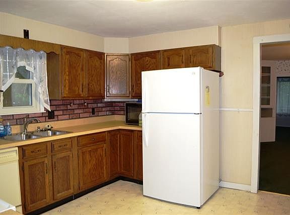 3rd image of 227 Broad St