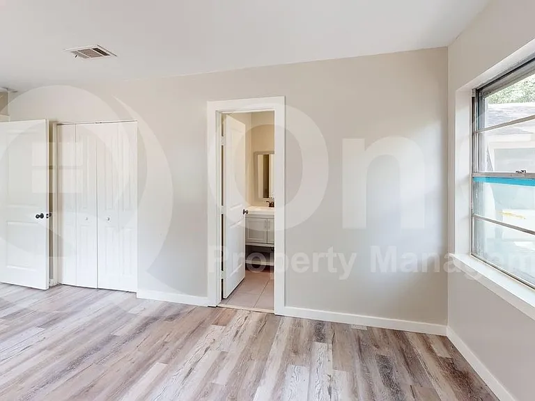 4320 Live Oak Dr — Photo 15