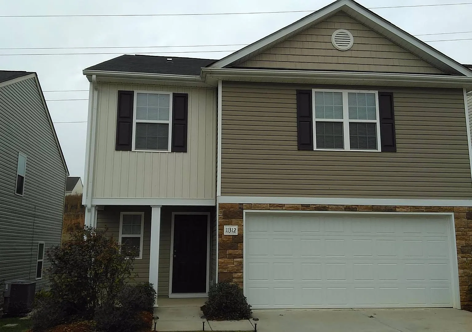 Beautiful Home Near University Area! — Photo 1