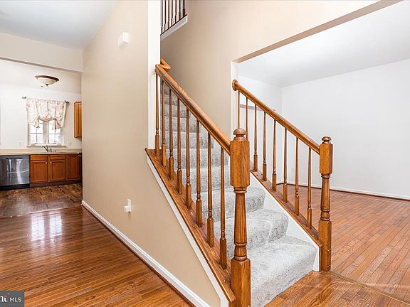 4th image of 17148 Magic Mountain Dr