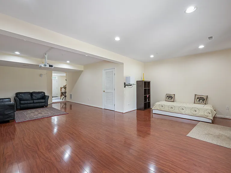 10745 Hillingdon Rd — Photo 12