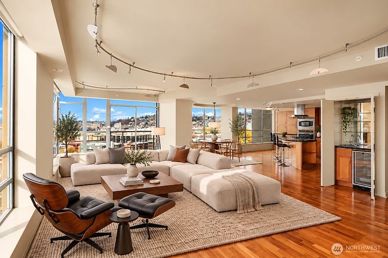 3rd image of 2929 1st Avenue #1200