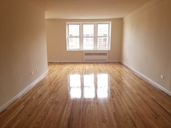 4th image of 7533 Parsons Blvd #97