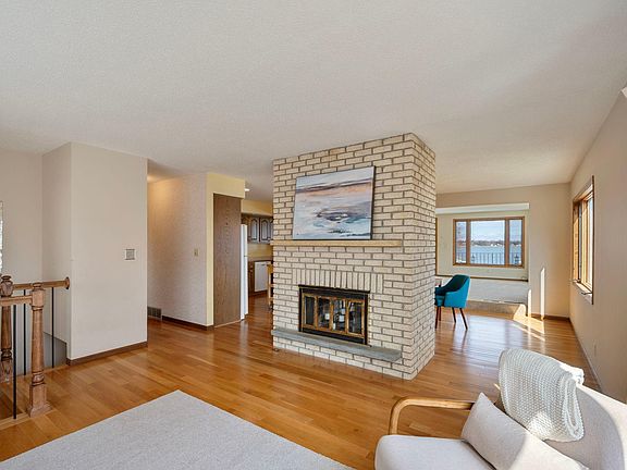 4th image of 3521 Interlachen Dr NE