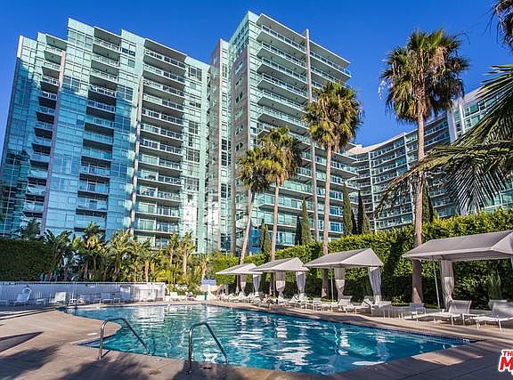 3rd image of 13700 Marina Pointe Dr Unit 721