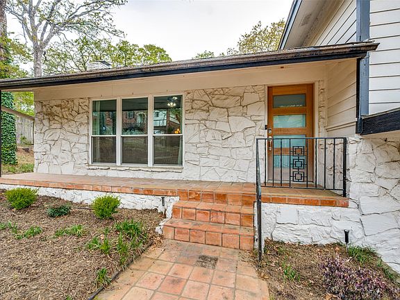 3rd image of 2705 Black Oak Ln
