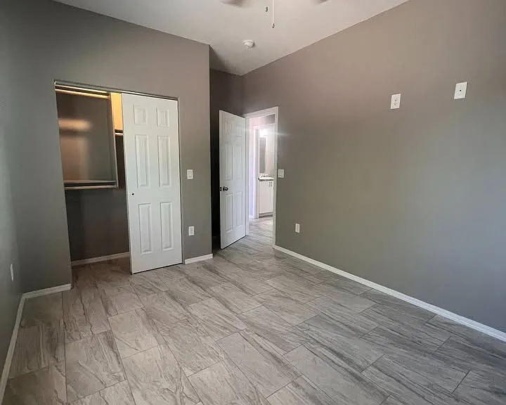 834 W Roger Rd #2 — Photo 8