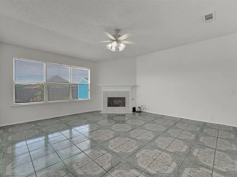 1407 Autumncrest Dr #5 — Photo 7