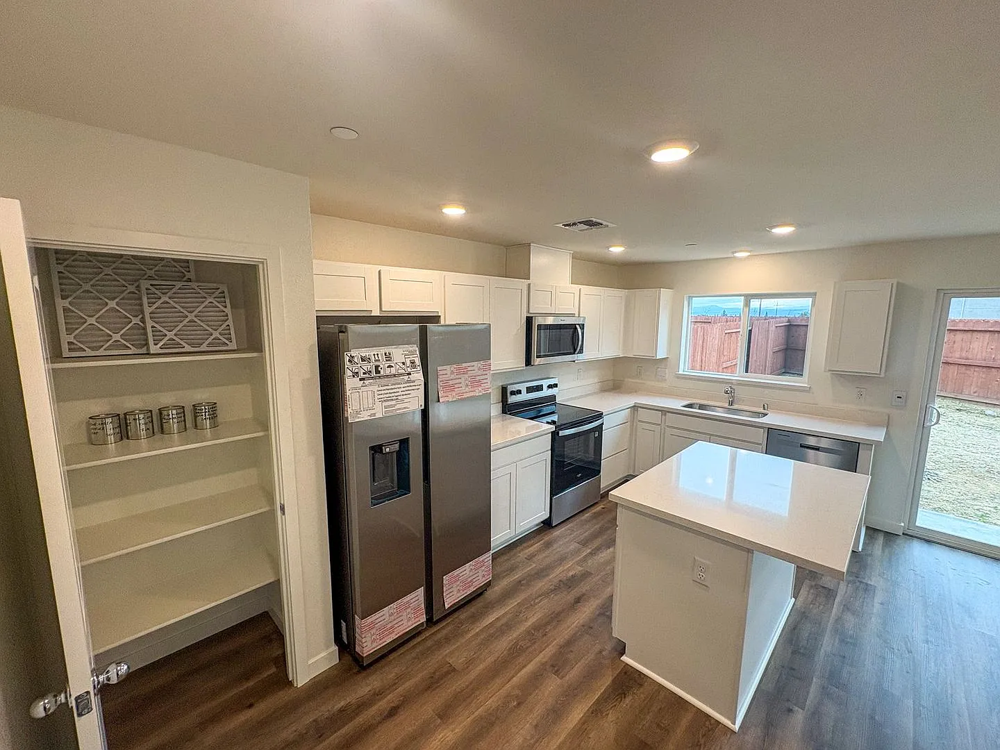 This 4 bedroom, 2.5 bath home is located in a newly built peaceful Redding neighborhood! — Photo 3