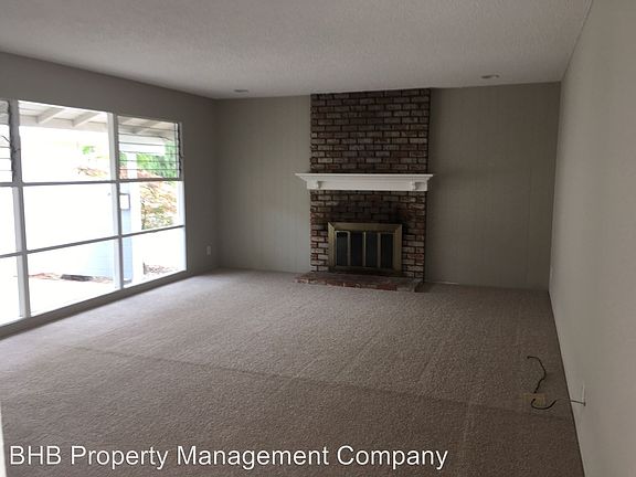 2nd image of 936 Planetree Pl