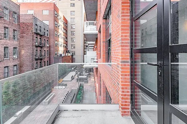 Rented by MySpaceNYC | media 8