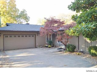 15 Crestwood Dr, Glen Carbon, IL