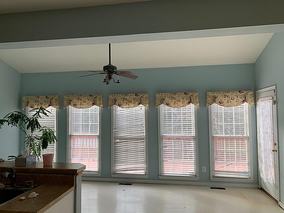 3rd image of 9001 Singletree Ln