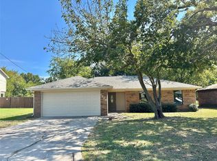 1220 S Clements St, Gainesville, TX 76240