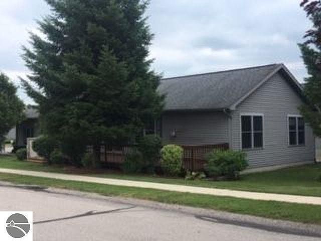 1st image of 3737 Creekside Dr