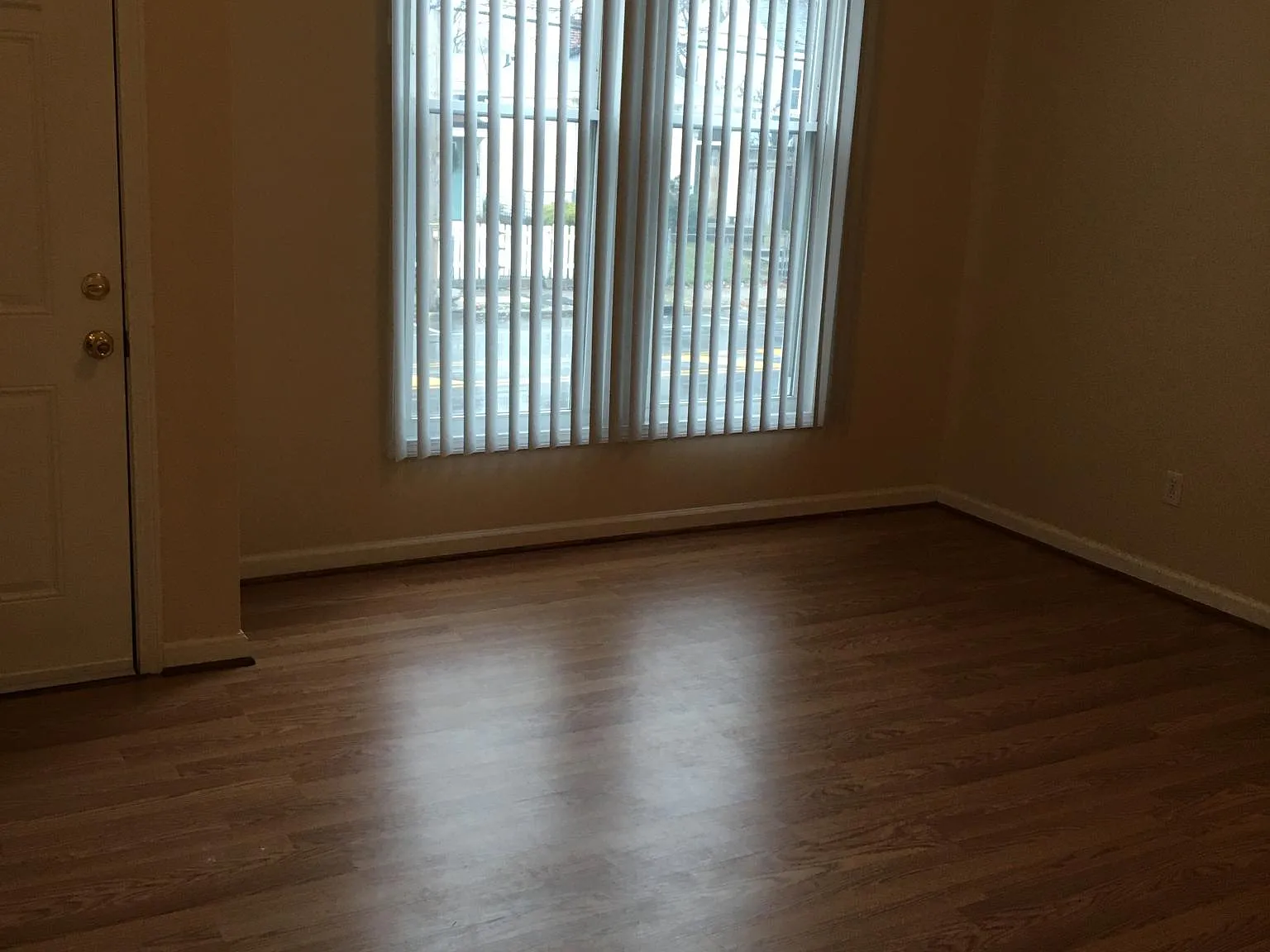 2 bed, 1000 sqft, $1,425 — Photo 3