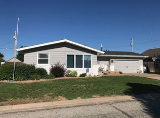 608 Jefferson St, Victoria, KS 67671