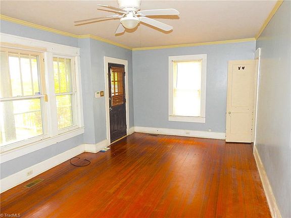 5th image of 1009 Pearson St