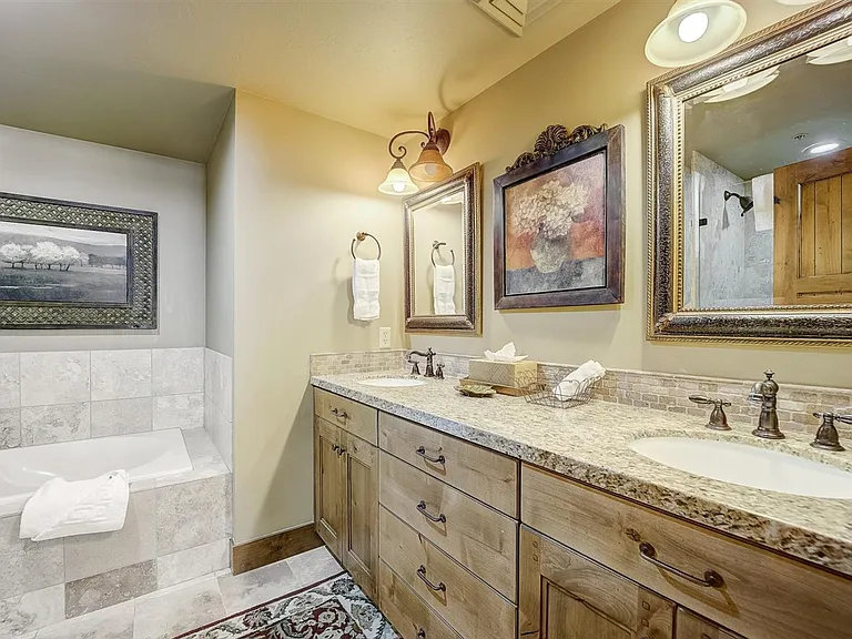 7580 Royal St E #22 — Photo 14