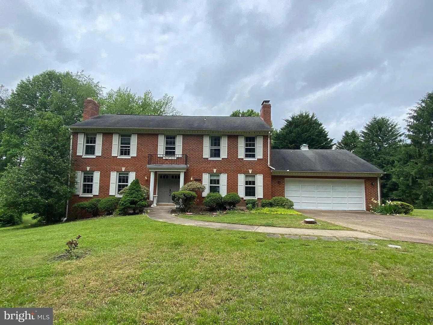 5 bed, 3233 sqft, $5,200 — Photo 2