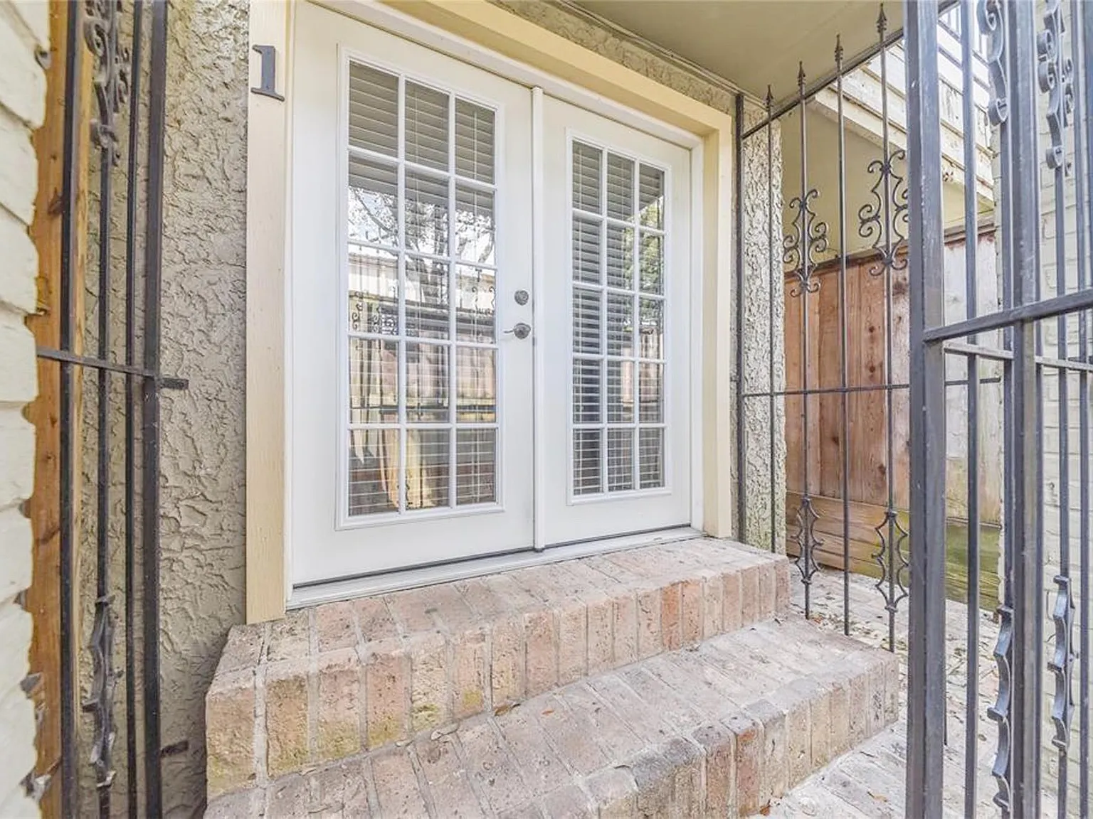 2 bed, 2.0 bath, 1172 sqft, $2,275 — Photo 2