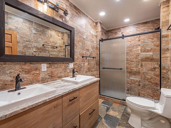 5th image of 215 Carnelian Bay Ave