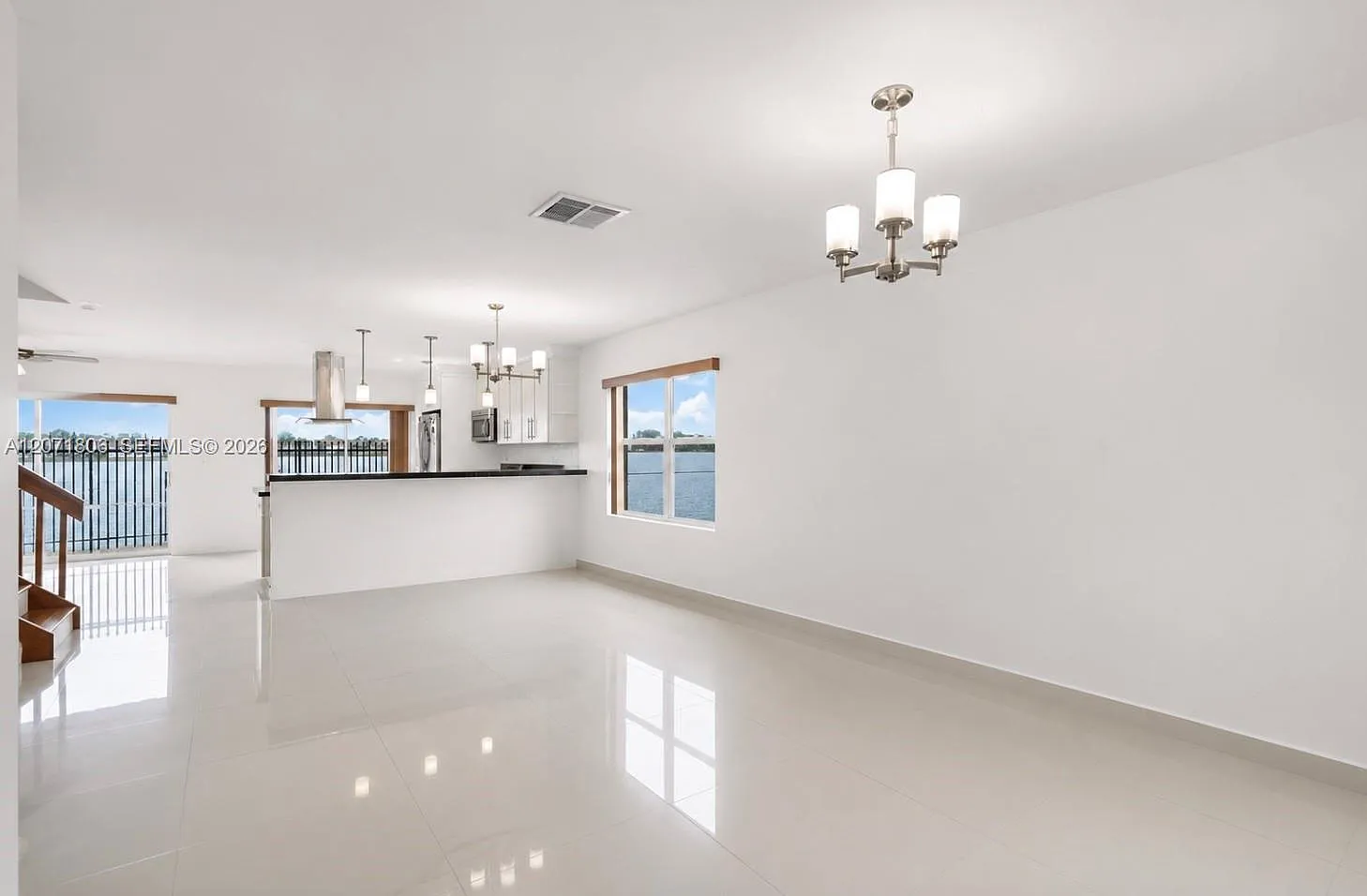 4 bed, 3.0 bath, $3,500 — Photo 2