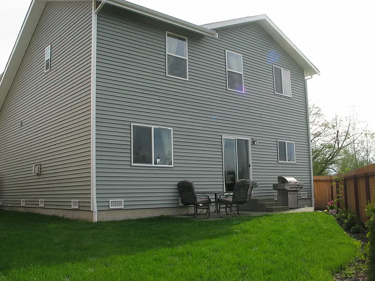 1215 142nd St SW — Photo 2