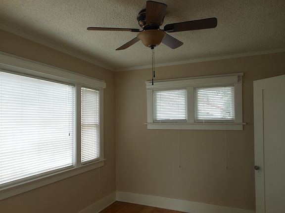 3rd image of 427 Temple Ave