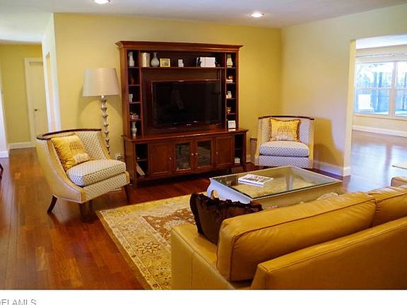 3rd image of 566 Sanford Dr