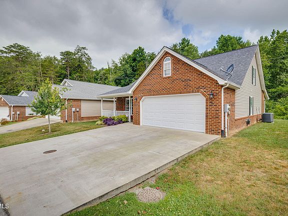 3rd image of 691 Willowcrest Pl