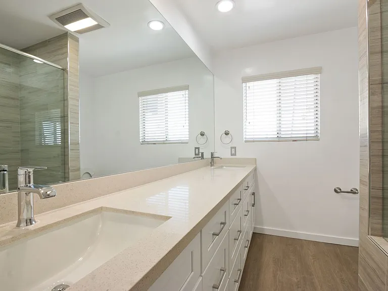 828 18th St in Santa Monica - steps to Montana Ave! — Photo 9