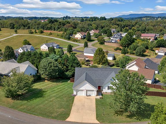 5th image of 17044 Sedona Dr