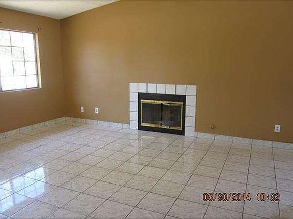 4th image of 15582 Pine Ave