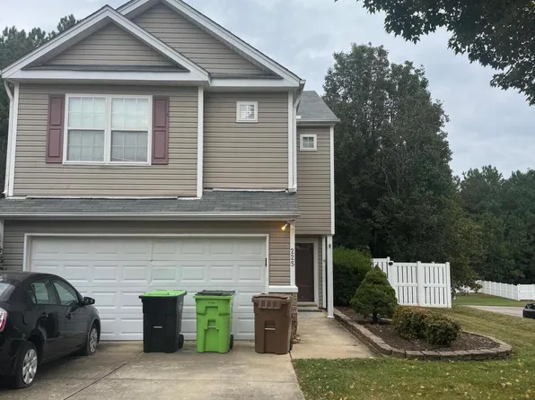 225 Hazelmere Dr, Holly Springs, NC 27540