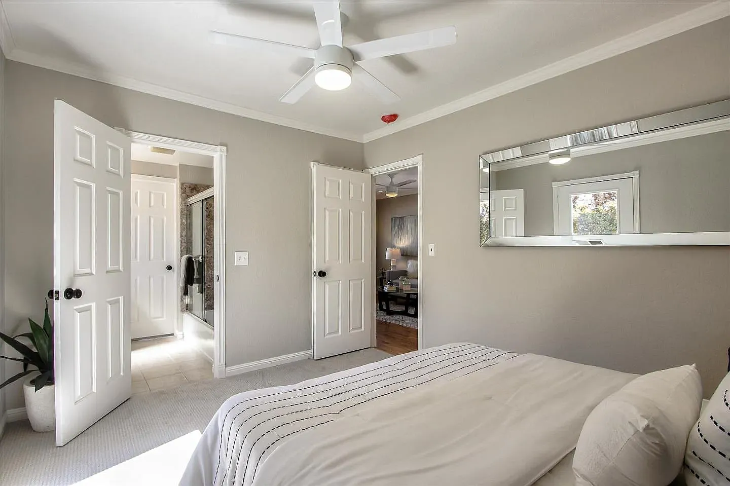2 bed, 850 sqft, $5,000 — Photo 2