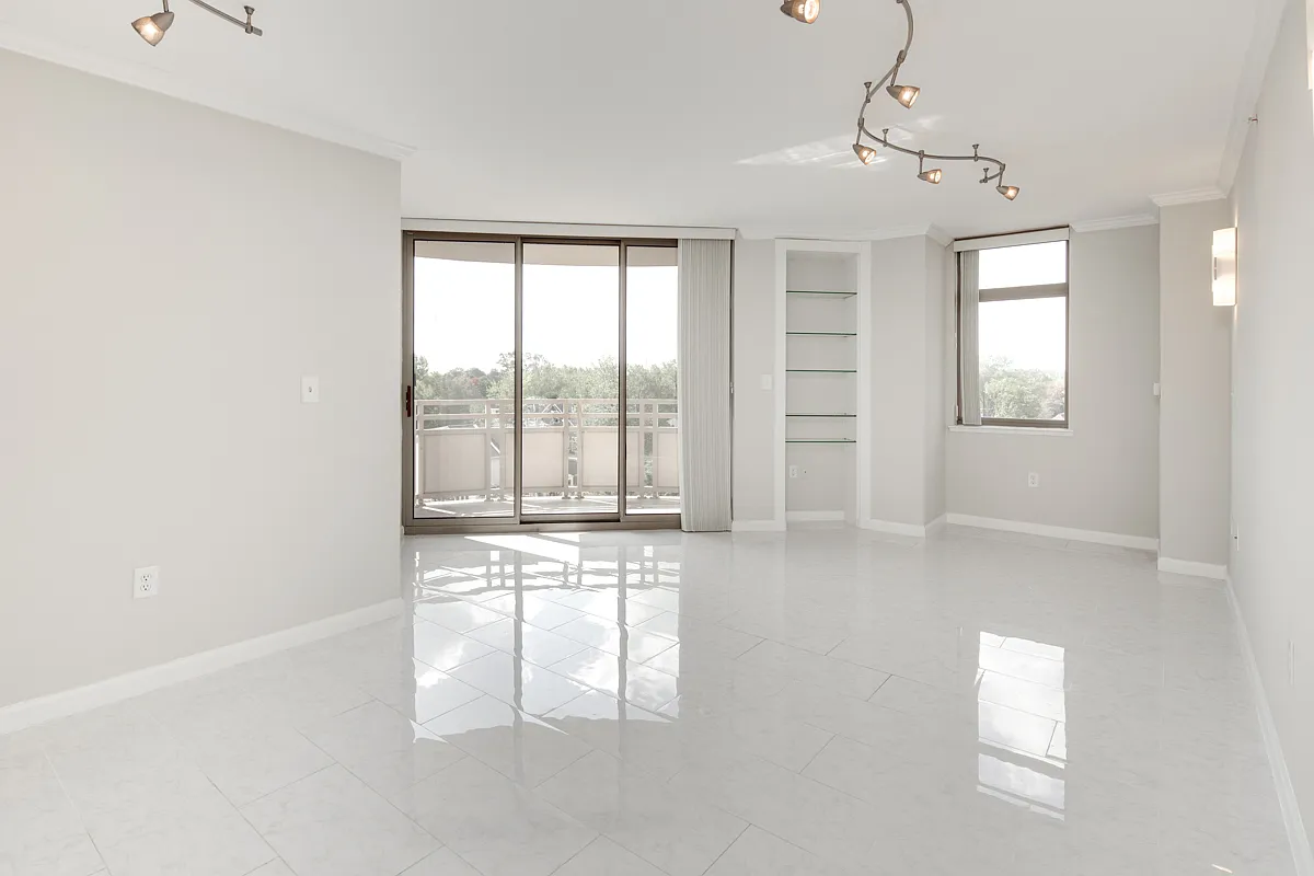 2 bed, 977 sqft, $3,799 — Photo 3