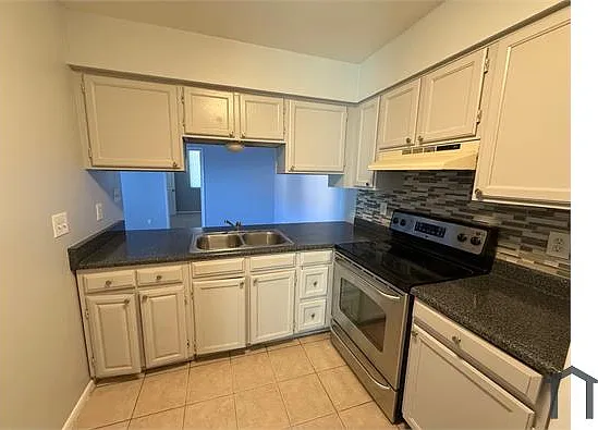 3 bed, $1,900 — Photo 2