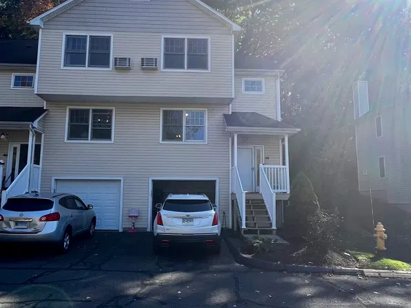 38 Ash Circle #38, Trumbull, CT 06611