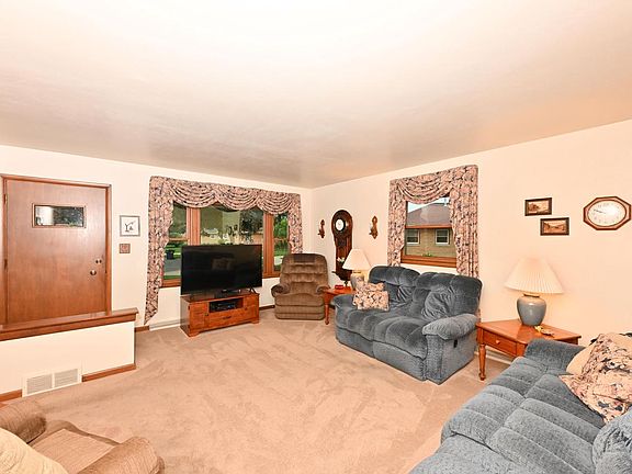 5th image of 3220 S 82nd COURT