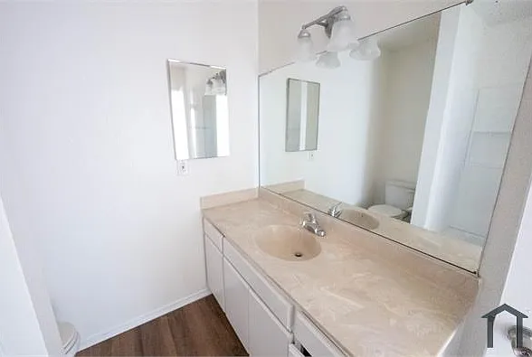 14110 Kornblum Ave — Photo 7